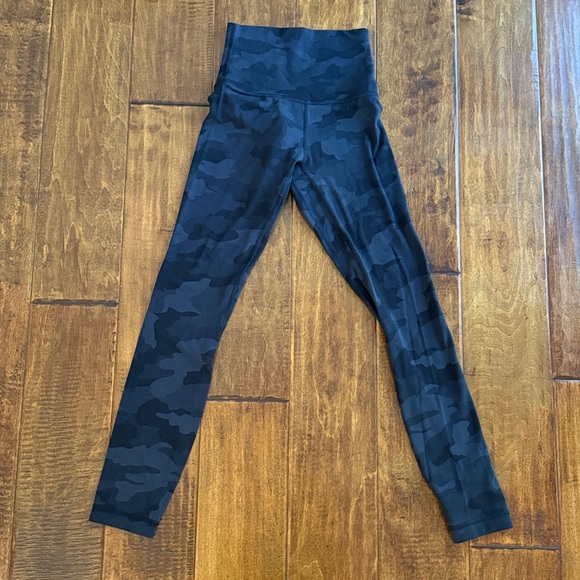 Lululemon High Waisted Legging - Picture 1 of 3